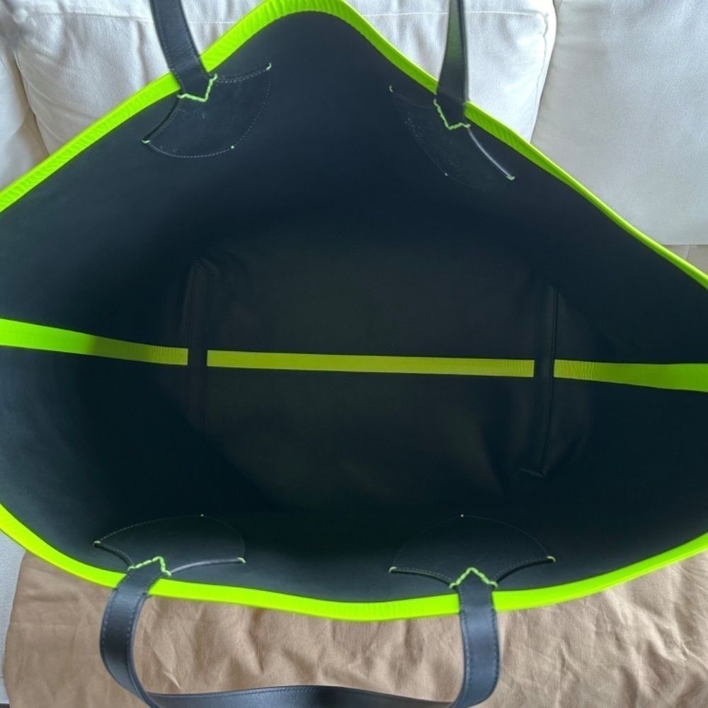 RARE Burberry Giant Neon Reversible Tote - Picture 16 of 16